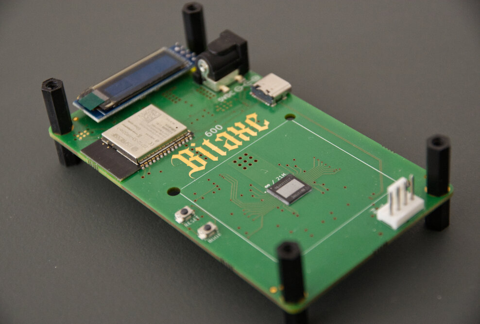 Bitaxe Gamma PCB front