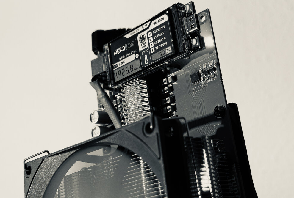 NERDQaxe++ with cooper heat sinks on VREGs