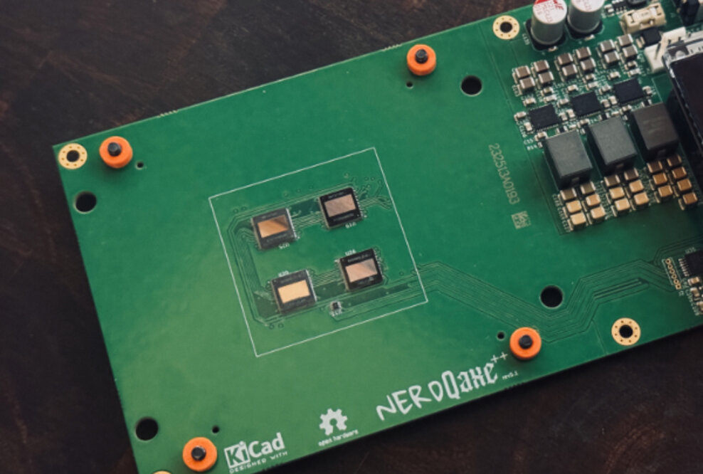 Cooling spacer for perfect contact pressure on the ASIC