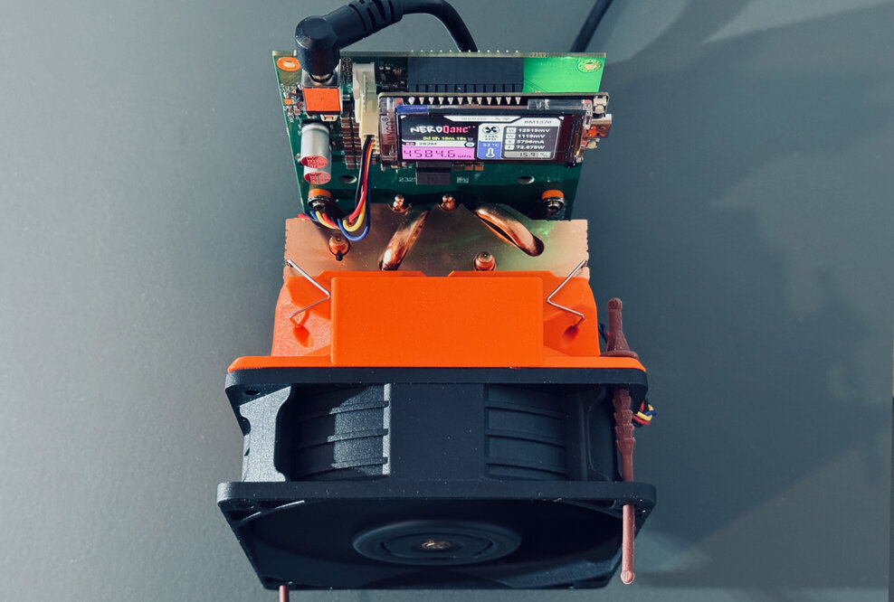 NERDQaxe++ with AXP90-X53 NQ Helix shroud and 7500 RPM fan