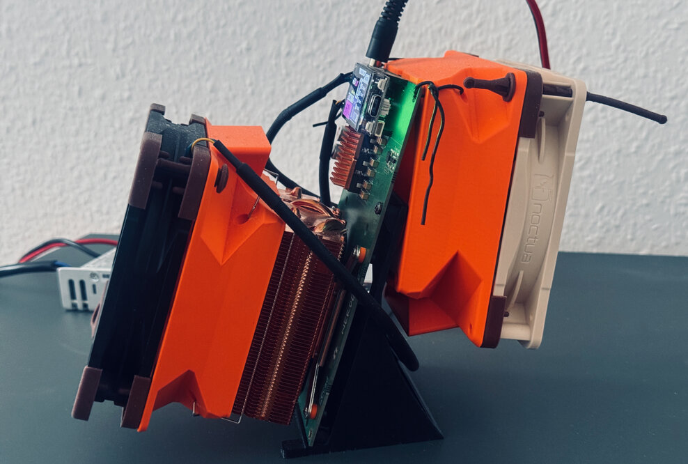NerdQaxe++ with two 120mm Noctua fans and NQ-HELIX Shourd for cooling the PCB