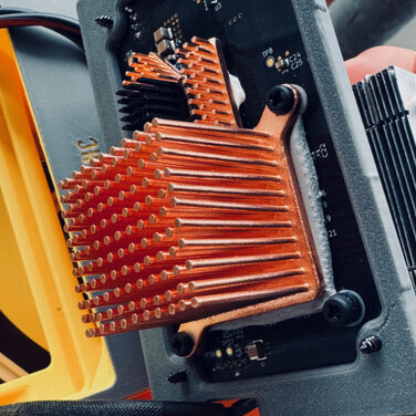 Bitaxe Gamma with large cooper heat sink on rear side